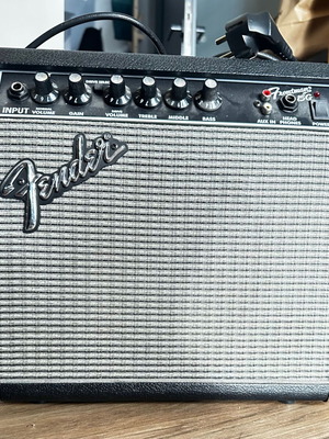 Fender Frontman 15G amplifier