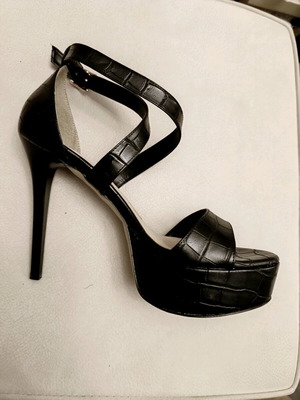 Beatris black sandal with high heel and platform new, size 39