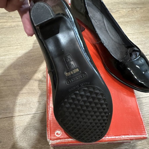Aerosoles leather patent pumps size 37, black