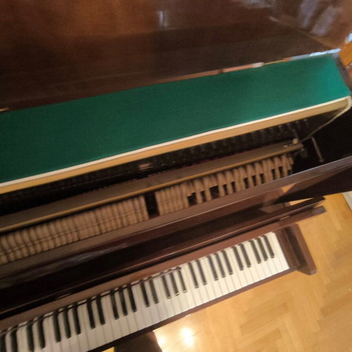 Akkopq Piano like new with three pedals