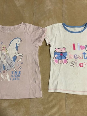 Set of 2 short-sleeve t-shirts for 4-year-old girl used