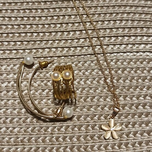 Jewelry set new, white, with earrings, ring and pendant
