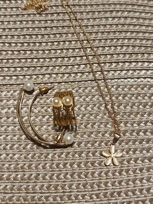 Jewelry set new, white, with earrings, ring and pendant