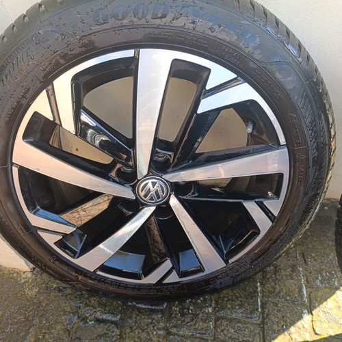 Volkswagen Polo Highline genuine wheel tires like new