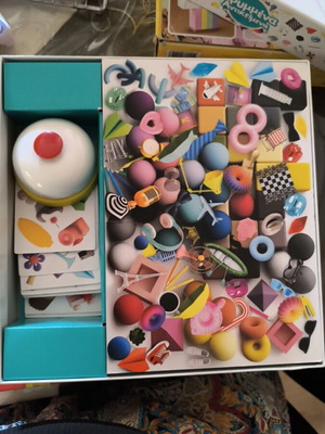 Hidden Objects board game like new