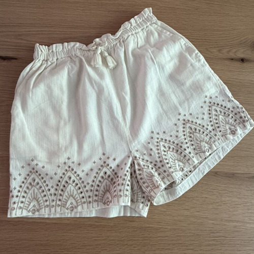 Mayoral girls' beige bermuda with embroidery like new