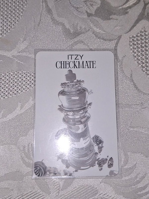Chaeryoung Itzy official photo card like new