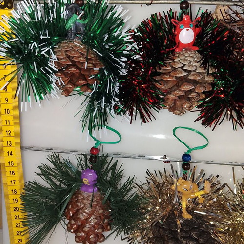 Pinecone Christmas ornaments new, set of 12 with storage box