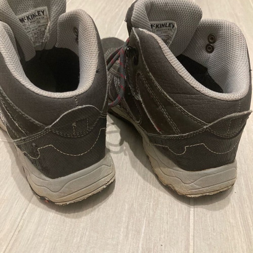hiking boots size 40