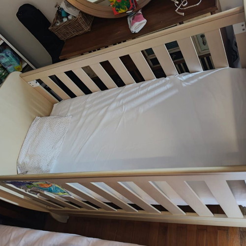Nek Baby crib-bed with Greco Strom mattress and chest of drawers
