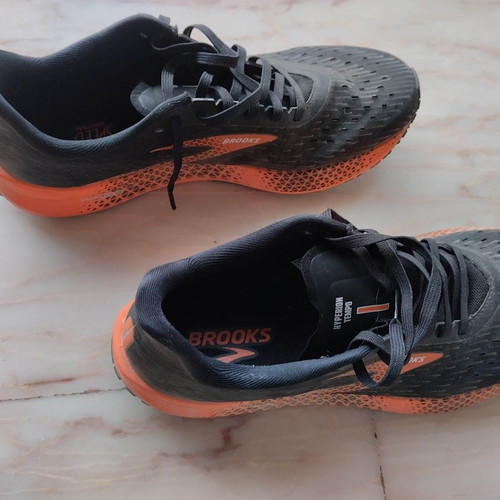 Brooks Hyperion Tempo 43 used black athletic shoes