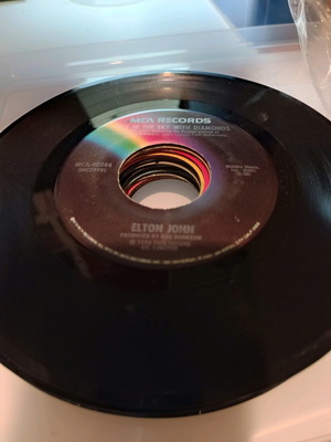 45rpm δίσκος Elton John one day at a time & lucy in the sky μεταχειρισμένος