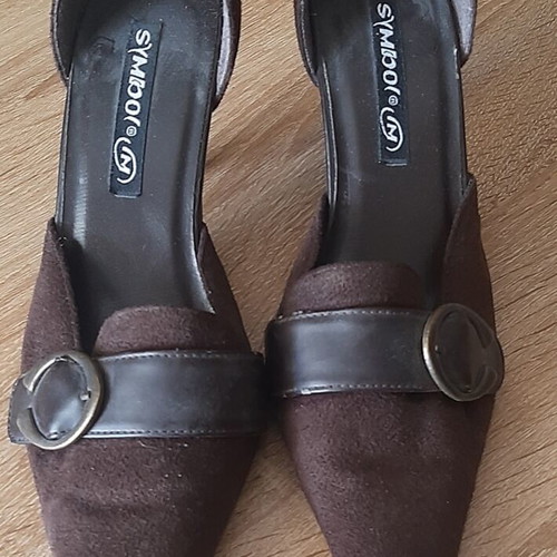 Medium heel shoes brown suede and leather with clasps like new