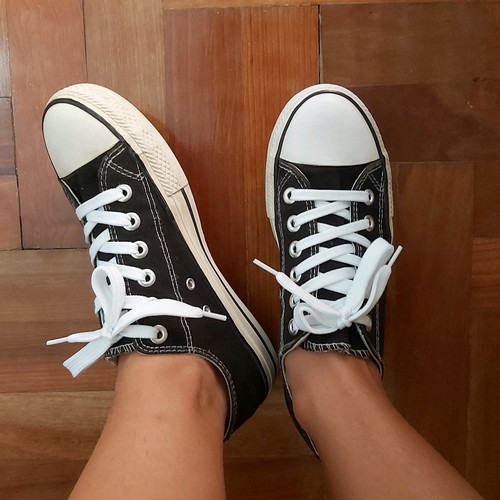 Converse sneakers black and white like new, unisex