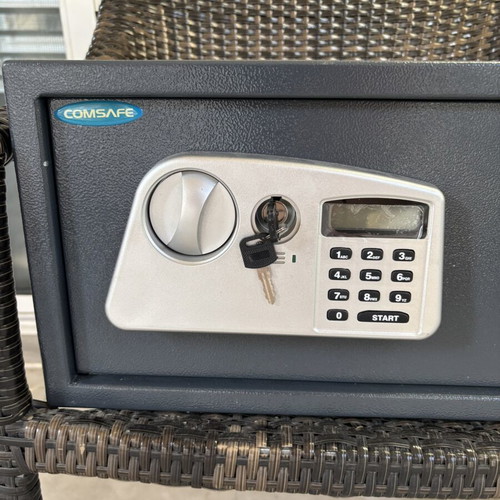 Comsafe electronic safe large size with 2 keys like new