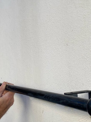 Μαύρα μεταλλικά κουρτινόξυλα 2 τεμαχίων 2,50 μέτρα σαν καινούργια