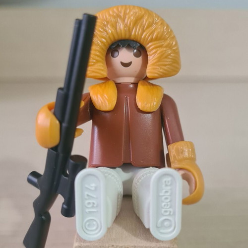 Eskimo Hunter Playmobil used