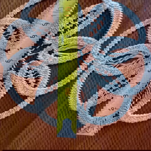 Салфетка полназ нова, плетена на една кука