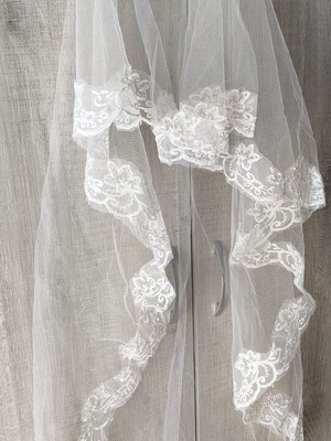 Wedding Veil with Embroidered Floral Lace 140x110 cm new, white
