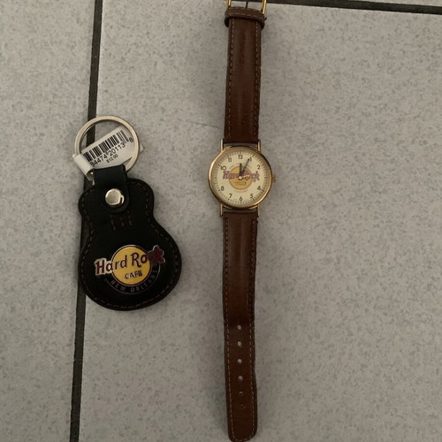 Hard Rock Cafe set with T-shirt, watch and keychain like new