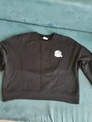 Bershka & Hello Kitty Collab sweatshirt women's Small like new, black and white
