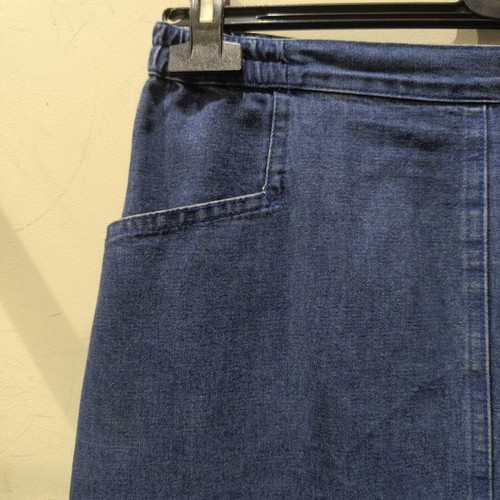 Denim skirt L-XL like new, blue, with pockets