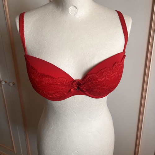 Bra Med 70D red like new