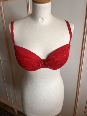 Bra Med 70D red like new