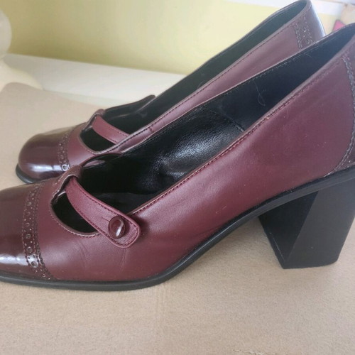 Zara vintage burgundy shoes lightly used, size 41