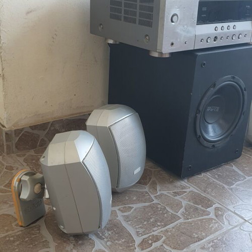 Home cinema 4.1 with ApArt speakers, Yamaha RX-V463 amplifier, and active ApArt subwoofer used