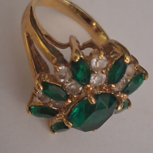 Vintage Atelier cocktail ring size 54, like new, green and gold