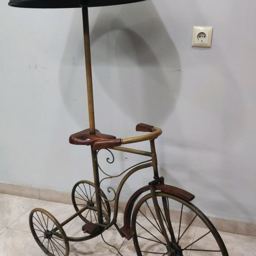 Floor lamp bicycle in excellent condition, bronze color, metal and wood