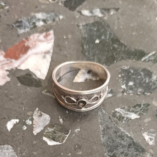 Silver ring 925 with design like new, vintage no 57