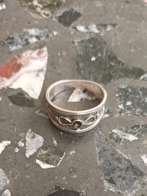Silver ring 925 with design like new, vintage no 57