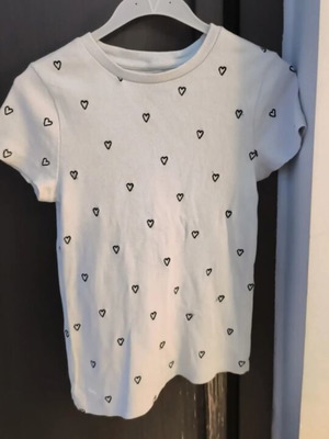 Short-sleeve t-shirt for girls 11-12 years like new, black and white