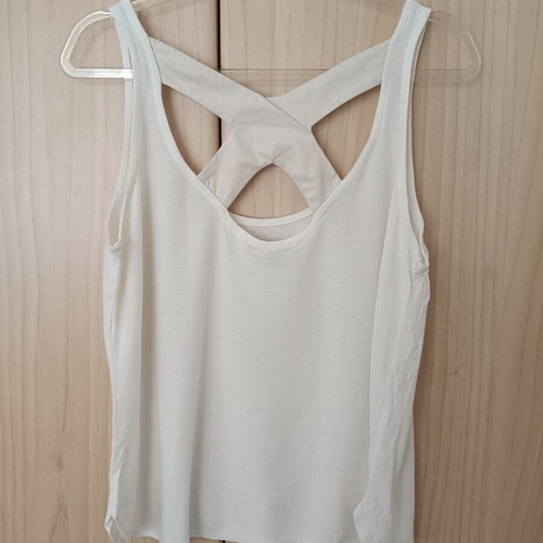 Zara white cream top with back design, like new, medium size