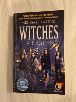 Witches of East End book by Melissa de la Cruz used