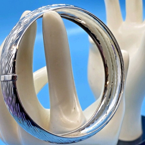 Vintage Italian 925 Silver Bangle like new, textured diamond-cut design