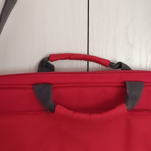 Laptop bag Case Logic like new, red, 33x44x6 cm