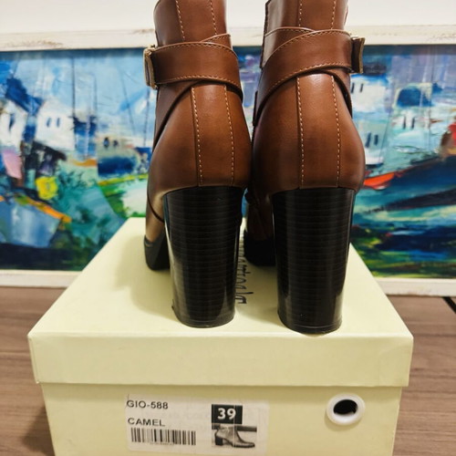 Diamantique camel ankle boots like new, size 39