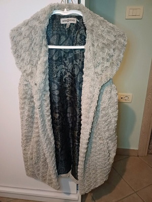 Attrattivo sleeveless fur beige like new, size M