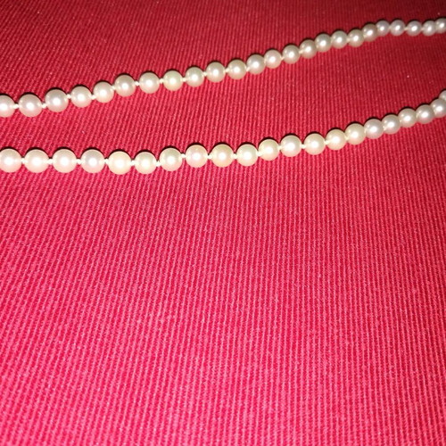 Pearl necklace used white with silver clasp