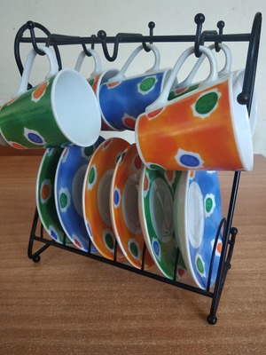 Set of 5 cups with base