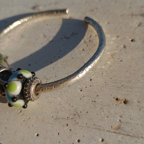Hammered silver bracelet with Murano charms like new