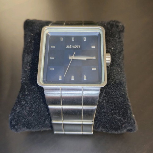 Nixon Full Throttle The Quatro watch silver like new, fully functional