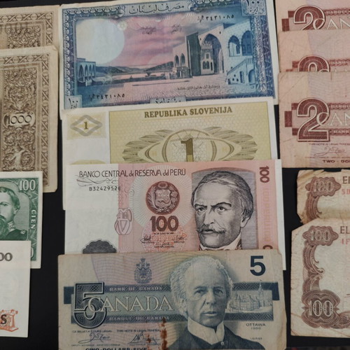 Collection of 22 foreign banknotes used