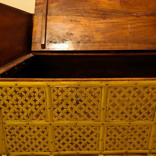 Wooden chest seat like new