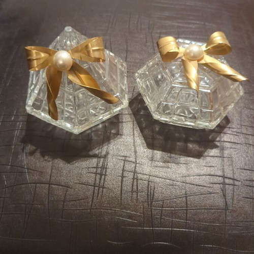 Decorative vases like new with gold bow and pearl