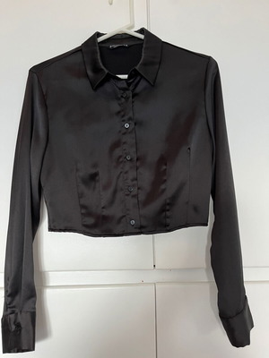 Stradivarius black satin crop shirt like new