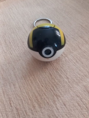 Pokeball keychain like new, multicolored